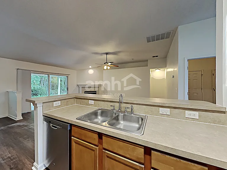 10008 Lancashire Dr — Photo 3