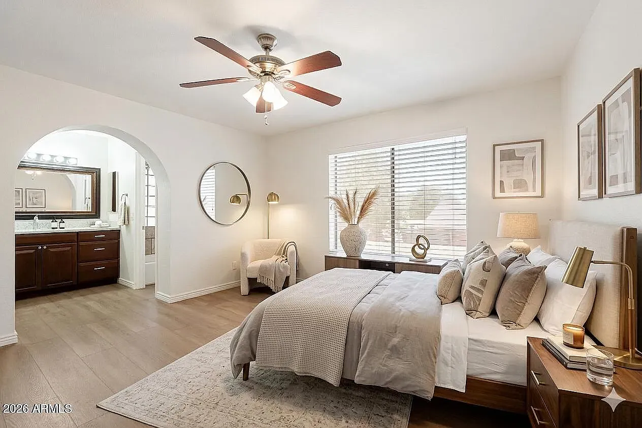 5 bed, 2400 sqft, $3,280 — Photo 4