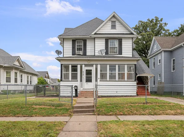618 W 17th St, Davenport, IA 52803