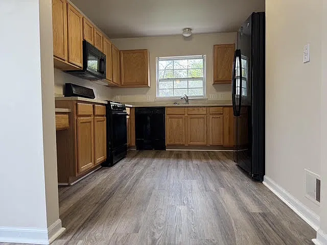 3 bed, 2.5 bath, 1548 sqft, $2,000 — Photo 3