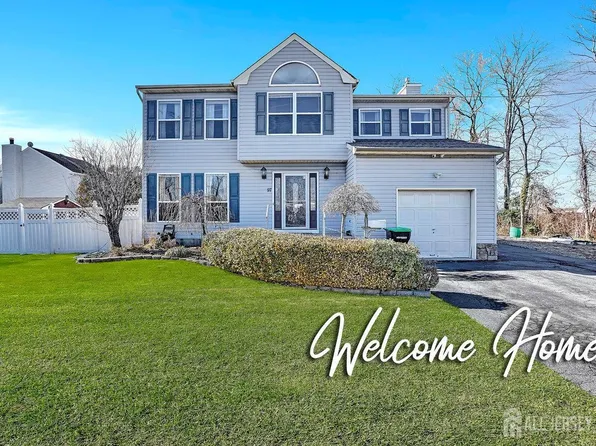 97 Laurel Ave, Hazlet Township, NJ 07734