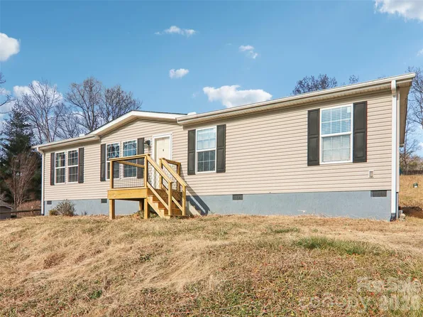 3195 N Clear Creek Rd, Hendersonville, NC 28792