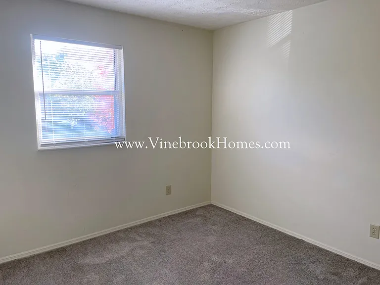 2467 Cross Village Dr — Photo 15