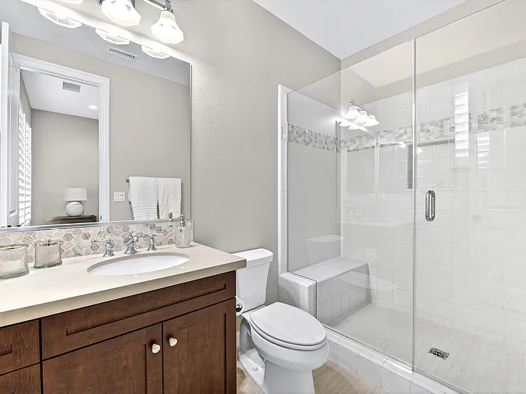 second bedroom bath