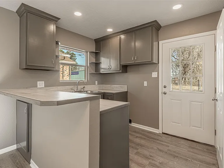 2201 Badger Ln — Photo 17
