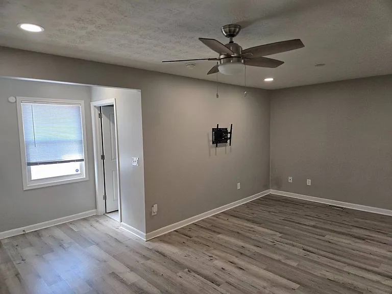 2723 Priscilla Ave — Photo 25