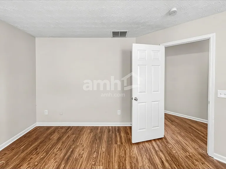 113 Village Dr — Photo 9