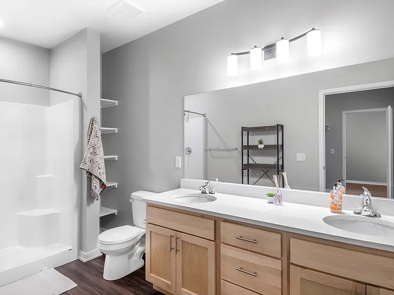 Bathroom 2 Bedroom Apartment