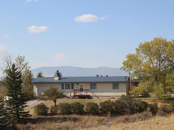 24 Quarter Horse Ln, Cody, WY 82414