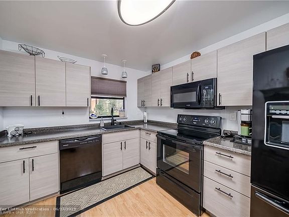 3rd image of 10466 Sunrise Lakes Blvd APT 212