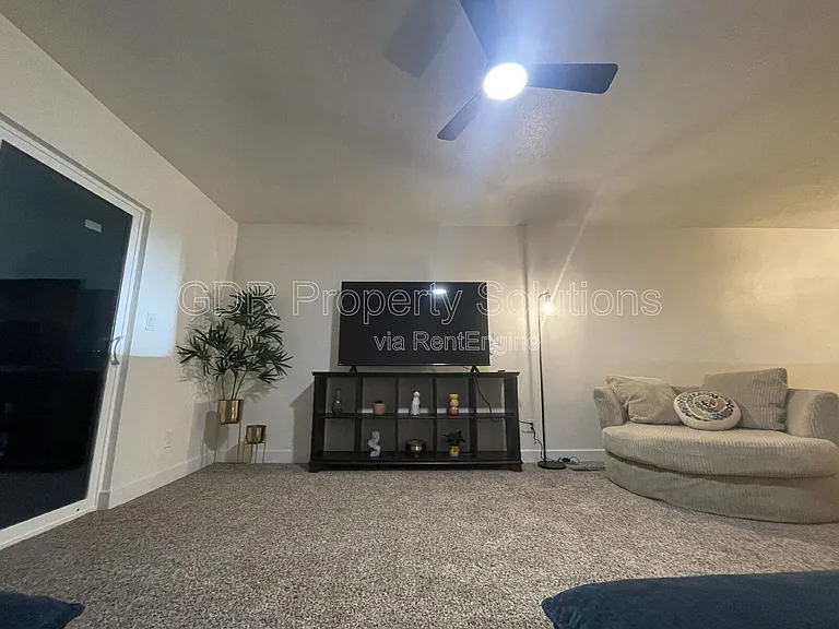 520 Ortiz Dr NE — Photo 17