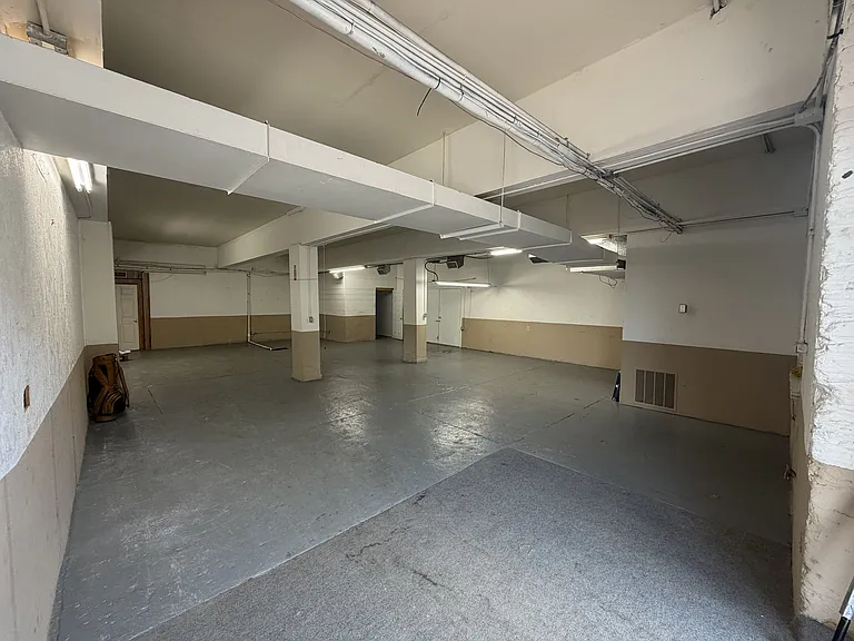 1004 C St — Photo 3