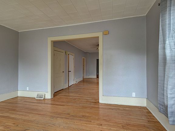 2nd image of 1420 Dorcas St