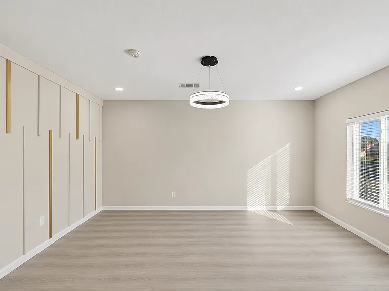 9792 Broadmoor Dr — Photo 3