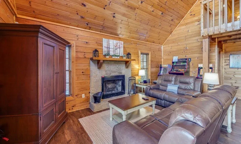 2 bed, 1056 sqft, $1,800 — Photo 2