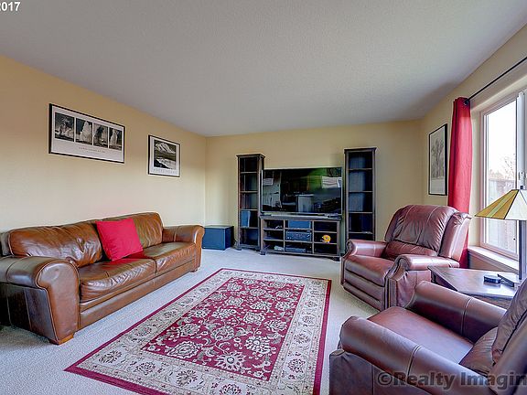 4th image of 1255 NE Kinney St