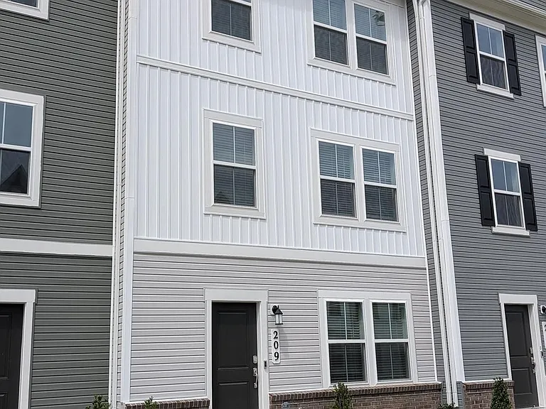 209 Swan Field Ave — Photo 2