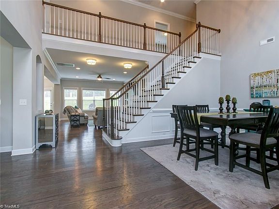 3rd image of 719 Sugarberry Lane
