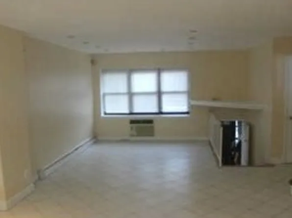 2360 79th St, East Elmhurst, NY 11370