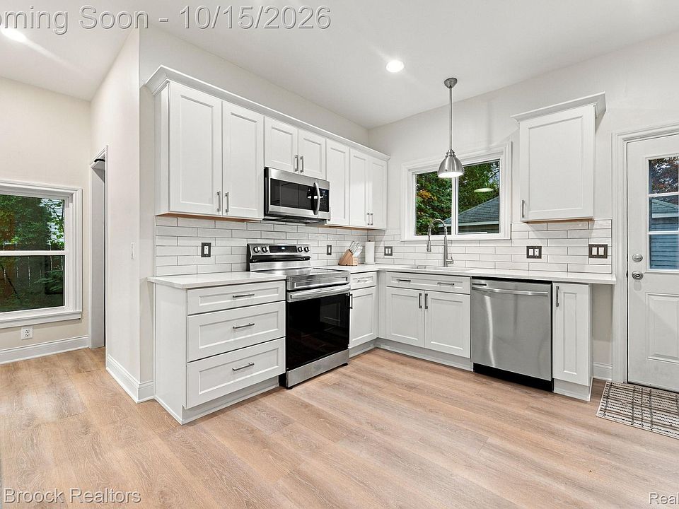 704 E Washington St, photo 8