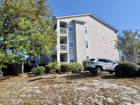 2nd image of 906 Litchfield Way APT A