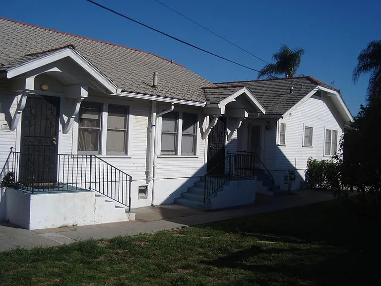 C St — Photo 3