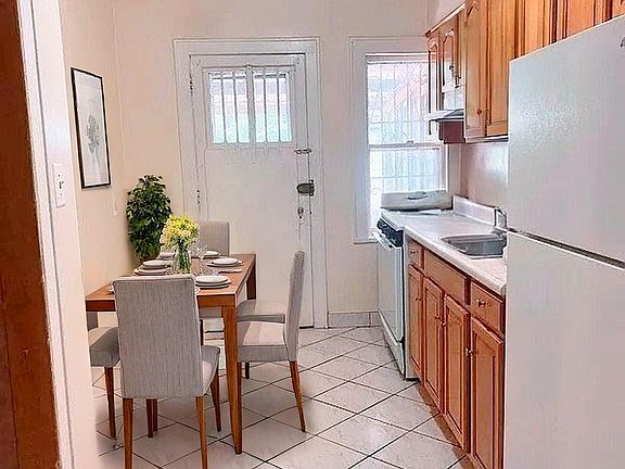 3rd image of 23-31 21st St #1F