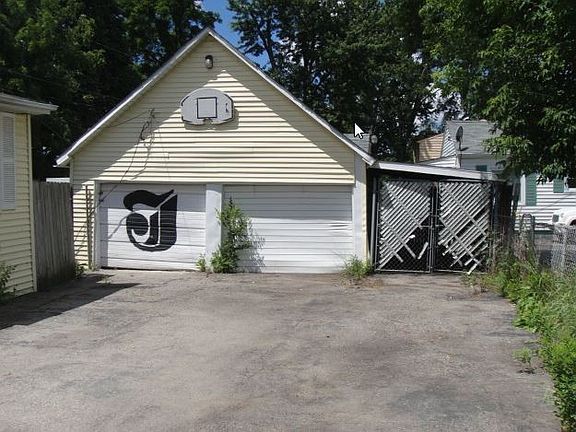 2nd image of 2613 N Averill Ave