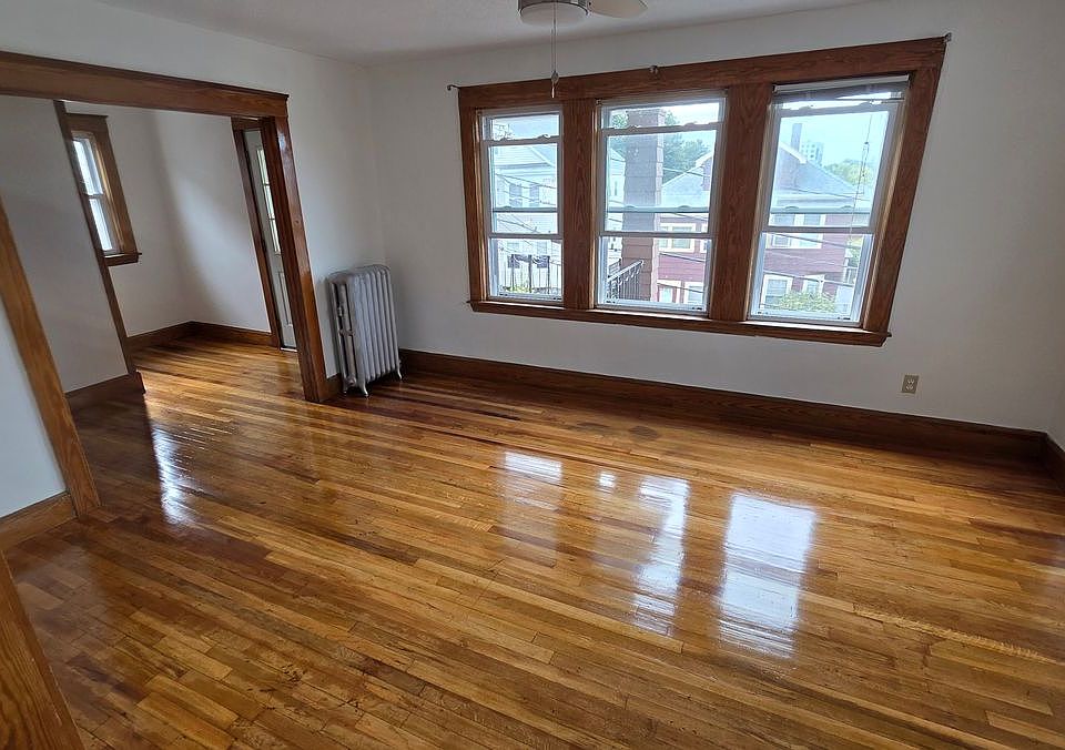 1st image of 11 Sterling St