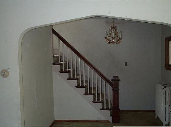 2nd image of 236 6th Ave S