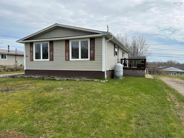 43 Oak Cres, Pt Hawkesbury, NS B9A 3H6