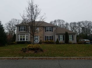 15 Brittany Ct, Ridge, NY 11961