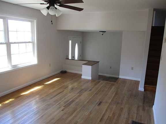 3rd image of 721 Howard St