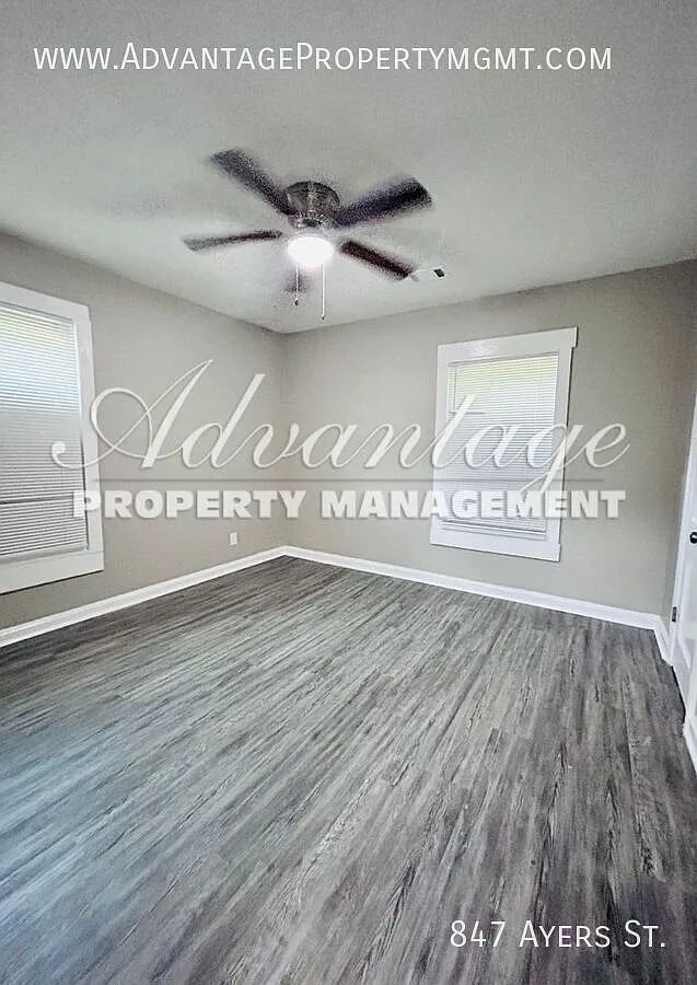 Charming Duplex in N. Memphis - $99 Move In Special — Photo 4