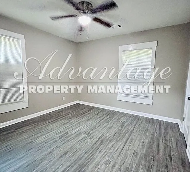 847 Ayers St — Photo 4