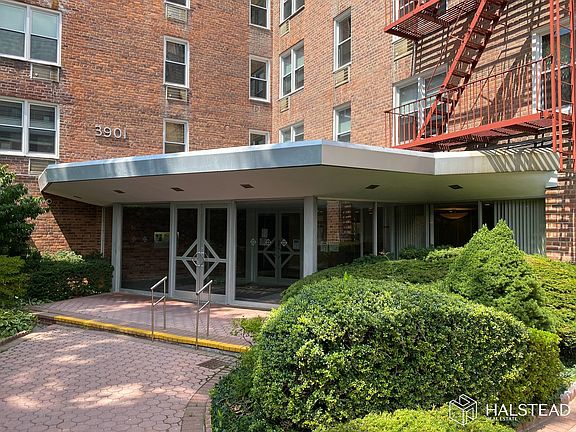 3rd image of 3901 Independence Ave APT 1F