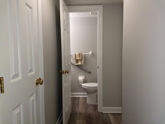 5th image of 8202 Olde Richmond Ln
