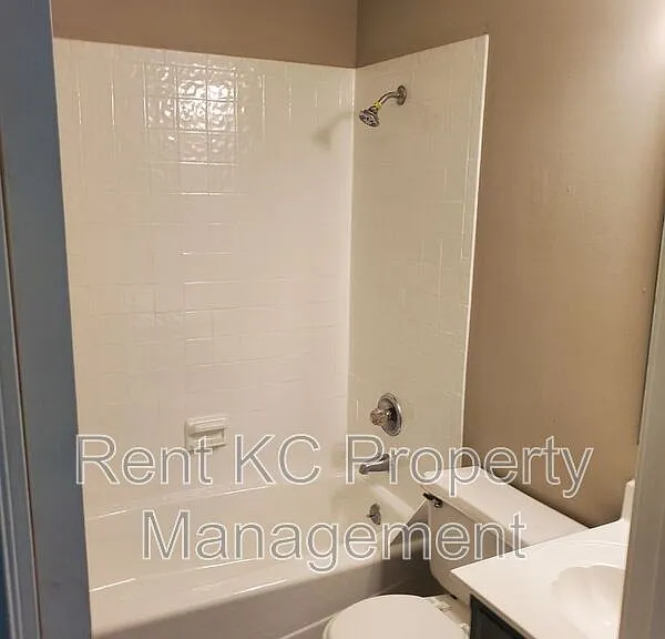 7013 Orchard St — Photo 8