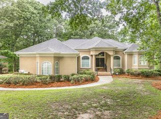 100 Honeysuckle Dr, Warner Robins, GA 31088