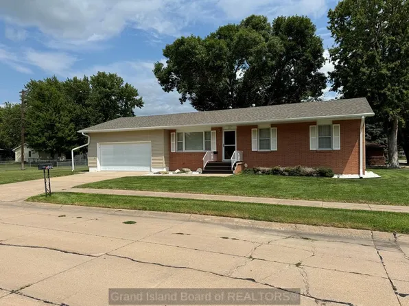 806 N 5th Ave, Hastings, NE 68901