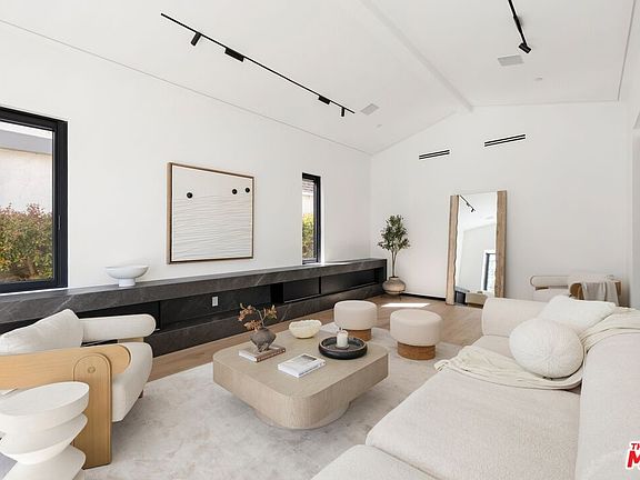 4th image of 3022 Patricia Ave