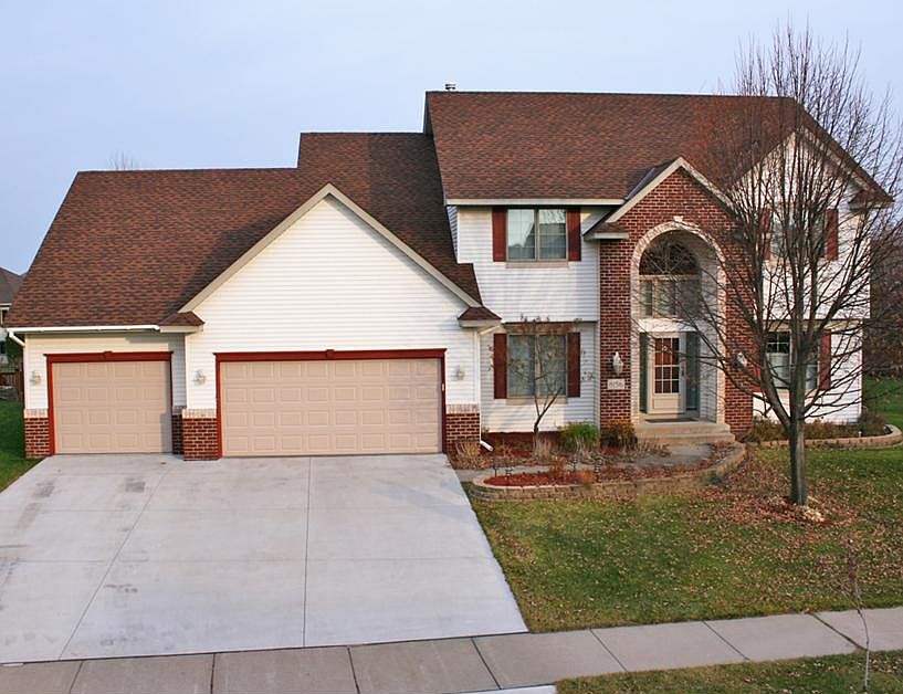 2 Story Walkout on Pond