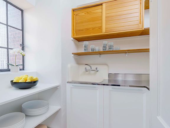 4th image of 320 E 42nd St APT 1810