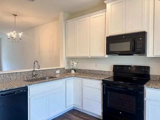 802 Ruth Way — Photo 5
