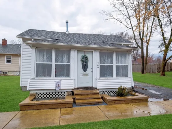 906 Grove St, Aurora, IL 60505