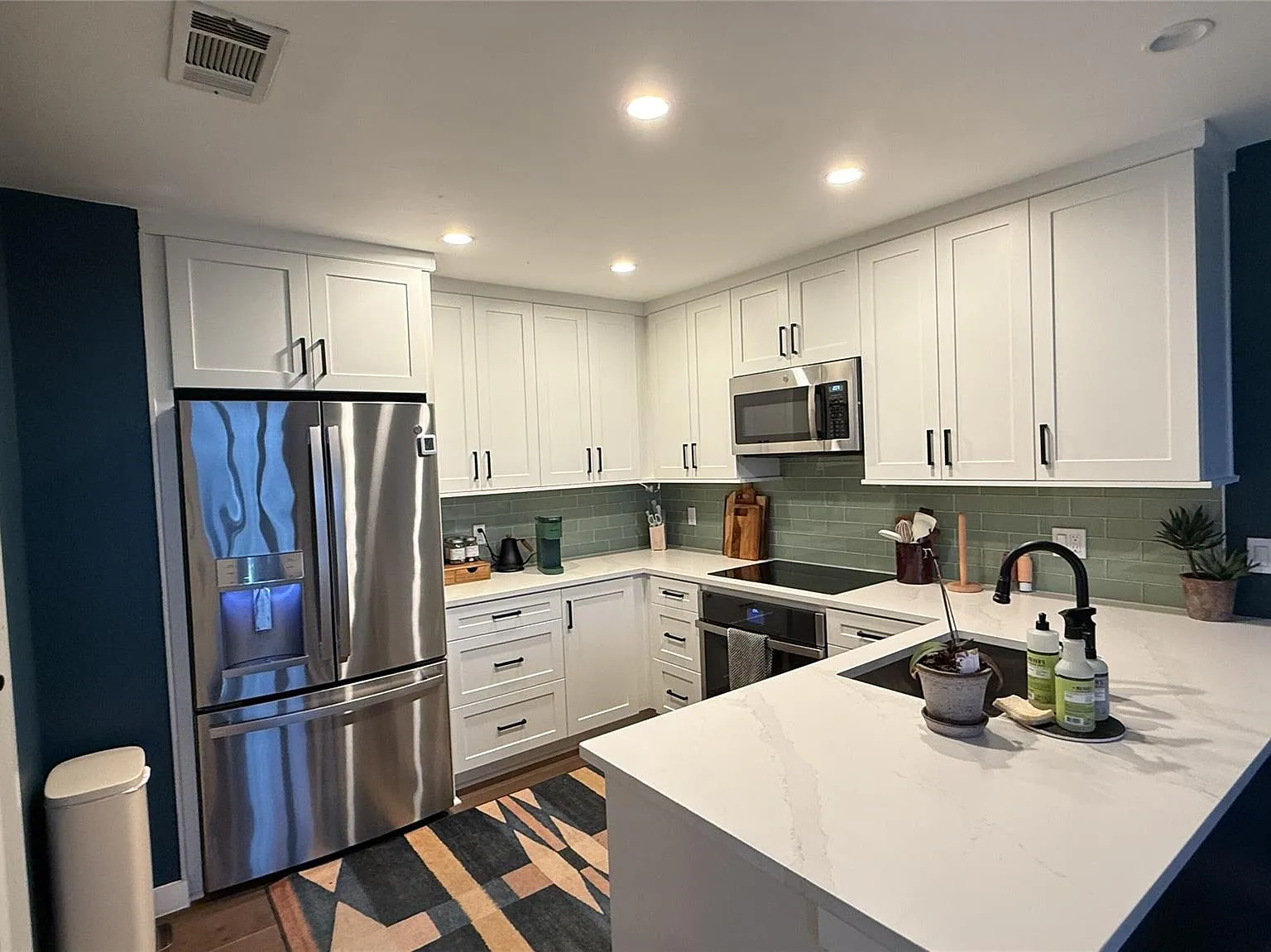 2 bed, 1.5 bath, 1923 sqft, $6,500 — Photo 2