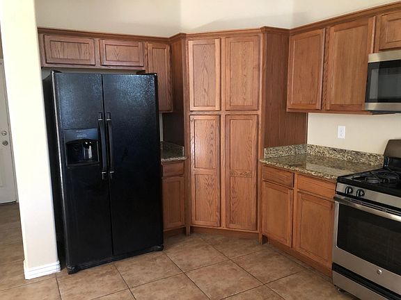 3rd image of 8711 Evan Lilas St