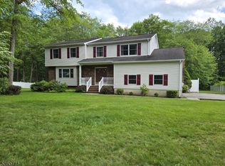 14 Constitution Ave, Succasunna, NJ 07876