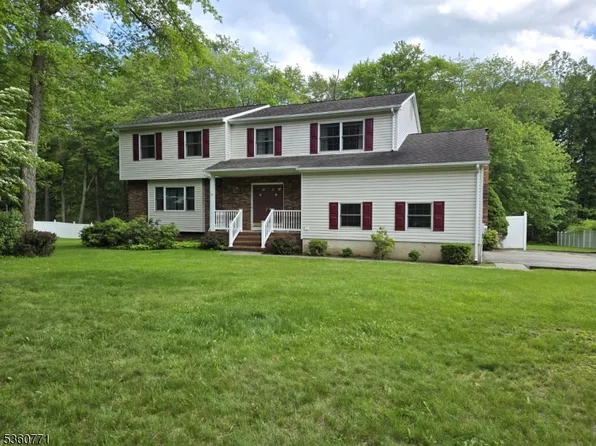 14 Constitution Ave, Roxbury Twp., NJ 07876