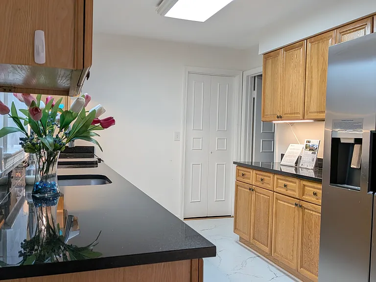 8835 Tuckerman Ln — Photo 12